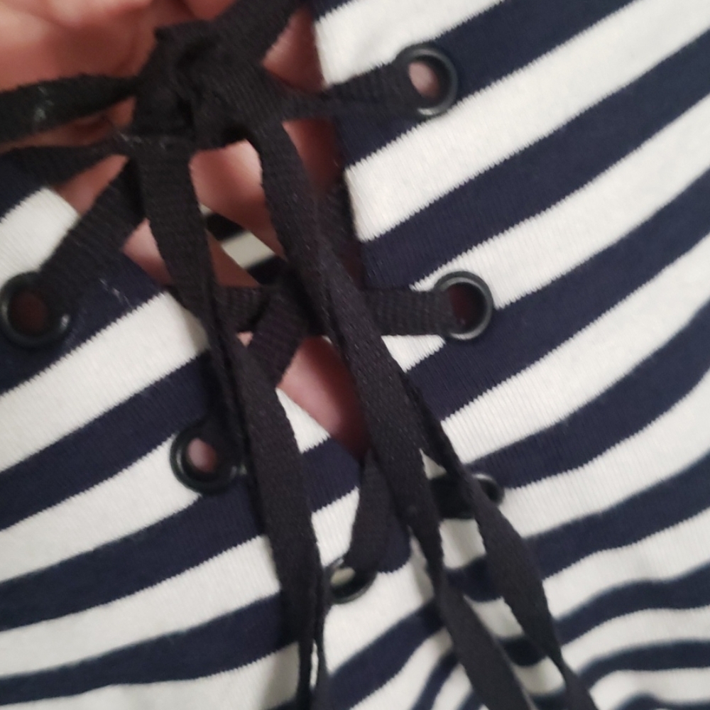 Topshop "Lucy"striped crop shirt w tie front - Picture 4 of 12